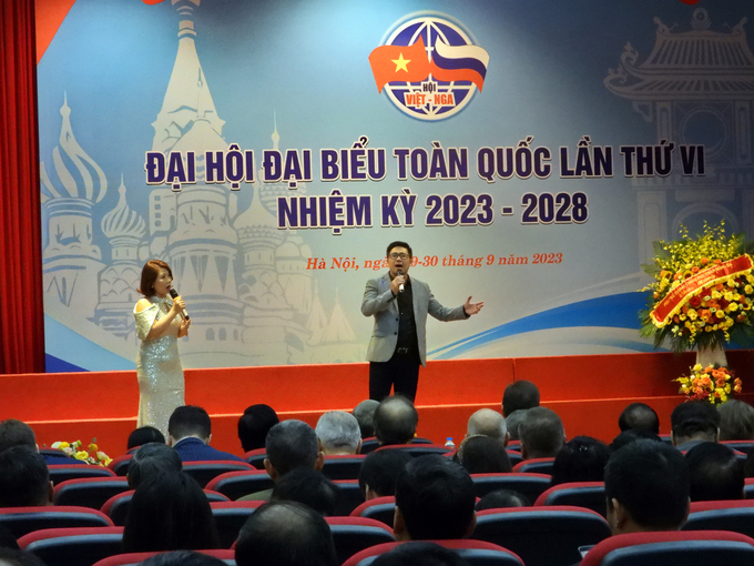 Ca sĩ Phương Mai, Tùng Lâm biểu diễn chào mừng Đại hội, sáng 30/9/2023
