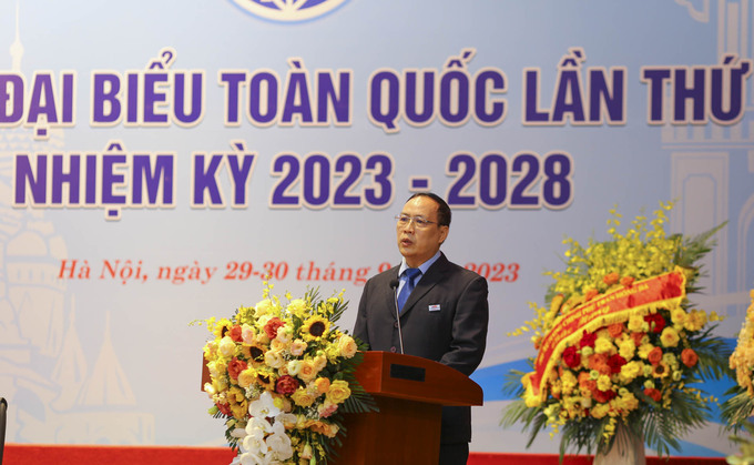 Đại biểu Nguyễn Đình Đức, Chủ tịch Chi hội Việt - Nga Đại học quốc gia Hà Nội, phát biểu tham luận tại Đại hội