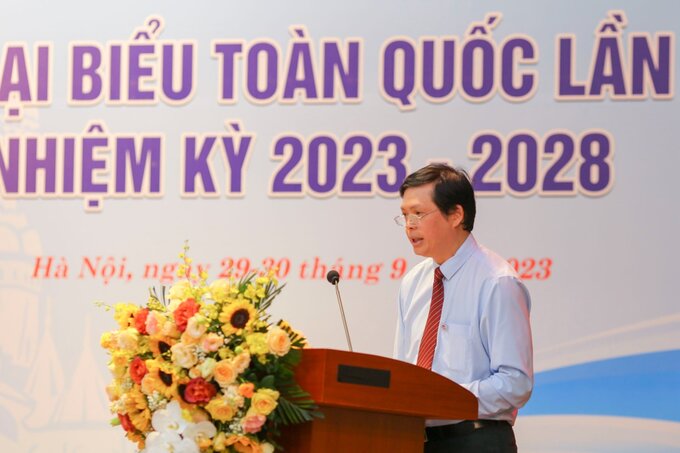 Đại biểu Nguyễn Chiến Thắng, Viện trưởng Viện Nghiên cứu châu Âu - Viện Hàn lâm Khoa học xã hội Việt Nam, phát biểu tham luận tại Đại hội