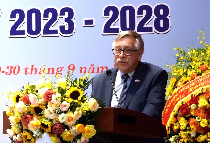 Ông P. Yu. Tsvetov, Trưởng đoàn đại biểu Hội Hữu nghị Nga - Việt, phát biểu chào mừng Đại hội