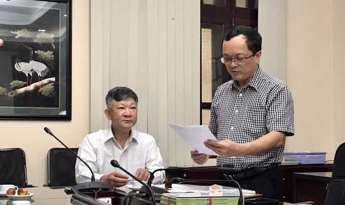 TS Nguyễn Văn Thắng, Chủ tịch Chi hội MGU (bên trái) và TS Nguyễn Trung Minh, Phó Chủ tịch Chi hội MGU, tại cuộc họp Ban chấp hành