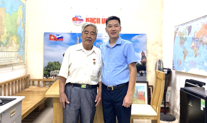 Ông Hoàng Thuý Toàn và ông Ninh Văn Tiến - Phó Tổng thư ký Hội Hữu nghị Việt - Nga 