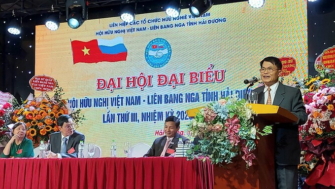 Ông Phạm Đức Bình - Chủ tịch Hội Hữu nghị Việt - Nga tỉnh Hải Dương, trình bày tóm tắt báo cáo chính trị tại Đại hội