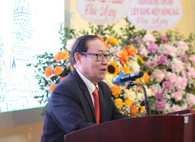 Ông Lê Thanh Vạn - Chủ nhiệm Khoa Ngôn ngữ Nga - Hàn, phát biểu tại buổi lễ kỷ niệm 10 năm thành lập Khoa