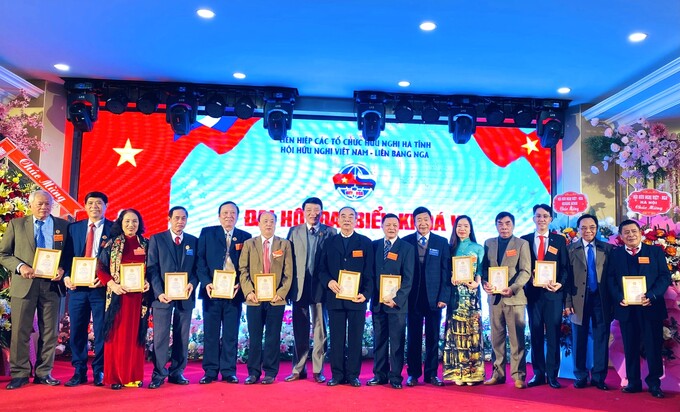 Nhiều cán bộ, hội viên Hội Hữu nghị Việt - Nga tỉnh Hà Tĩnh được tặng Bằng khen và Kỷ niệm chương Hội Hữu nghị Việt - Nga