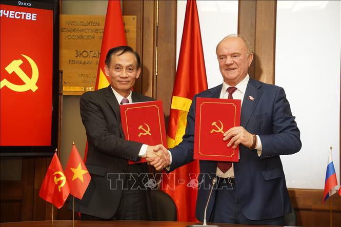 Ký Thỏa thuận về việc mở rộng và làm sâu sắc quan hệ hợp tác giữa Đảng Cộng sản Việt Nam với Đảng Cộng sản LB Nga