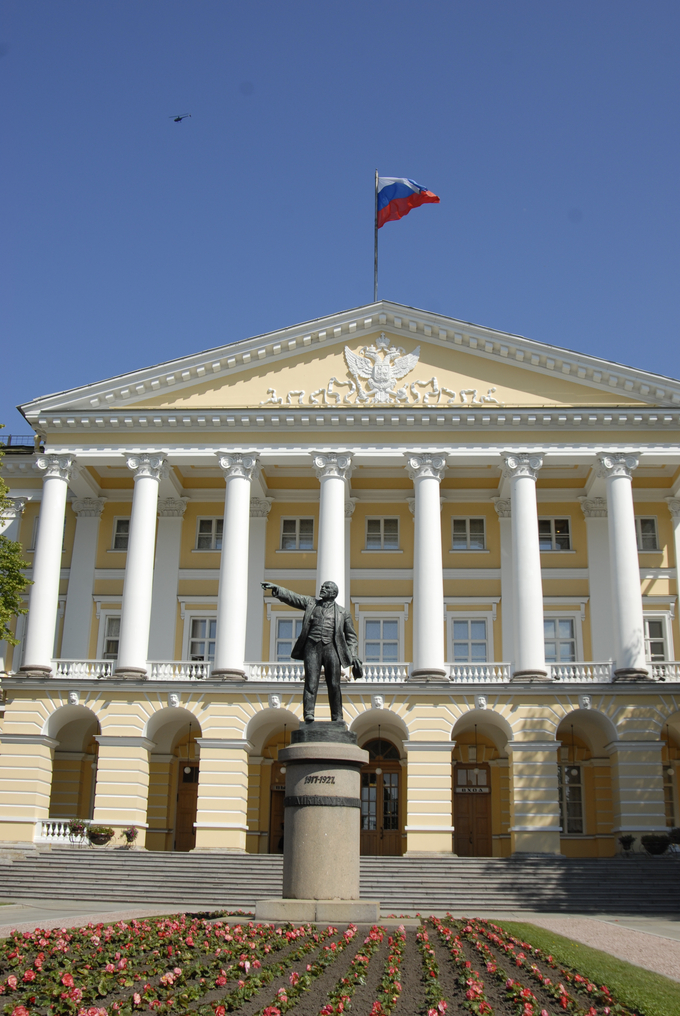 Tượng đài V.I. Lê-nin tại Điện Smolny, Saint Petersburg
