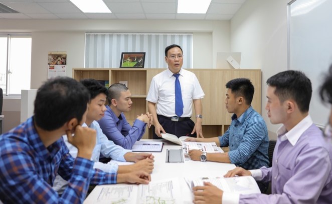 Giáo sư, TSKH Nguyễn Đình Đức luôn nhiệt huyết truyền lại kiến thức cho học trò.