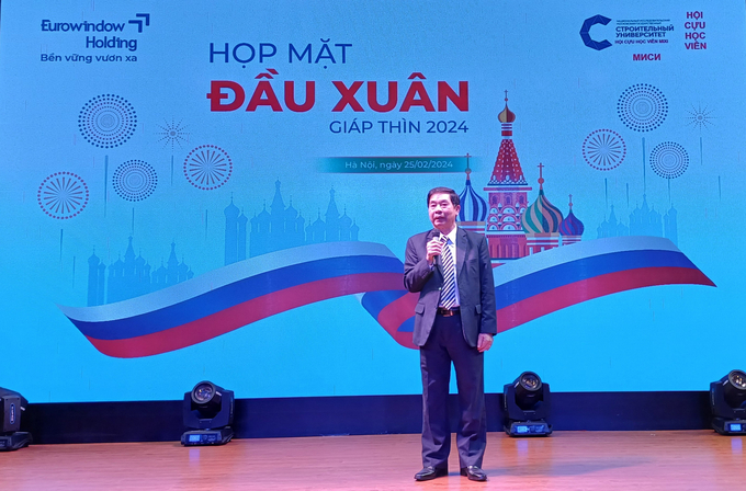 Phó Chủ tịch thường trực Hội Hữu nghị Việt - Nga Trịnh Quốc Khánh phát biểu tại cuộc gặp