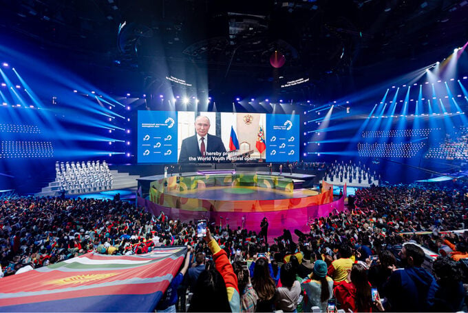 Tổng thống V. Putin phát biểu trực tuyến chào mừng các đại biểu tham dự Liên hoan, ngày 2/3/2024