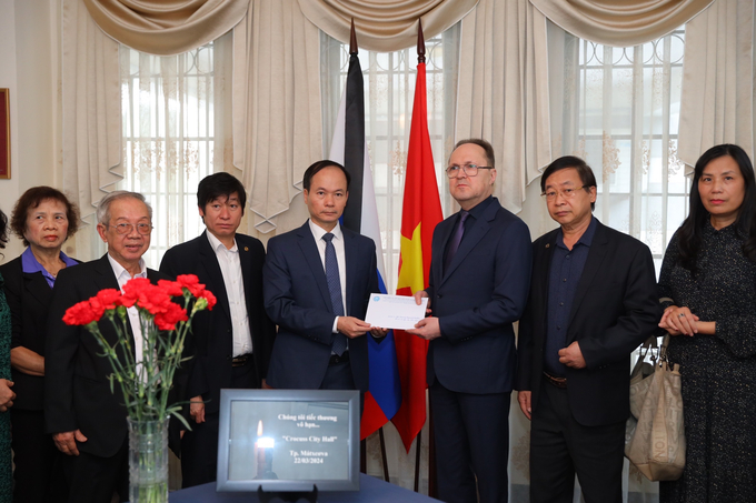 Đoàn Hội Hữu nghị Việt - Nga thành phố Hà Nội chia buồn với Đại sứ Nga G. Bezdetko