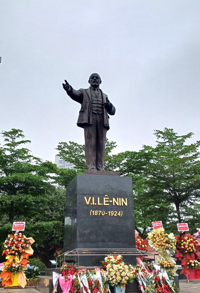 Tượng đài V.I. Lenin tại thành phố Vinh, Nghệ An, khánh thành ngày 16/4/2024