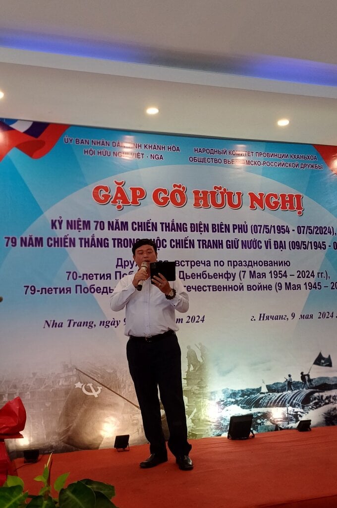 Một tiết mục văn nghệ trong cuộc gặp gỡ hữu nghị ở TP Nha Trang