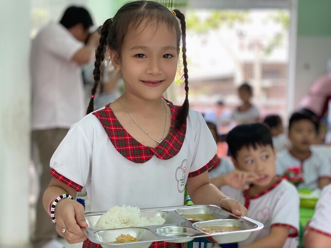 Sữa học đường, mô hình điểm Bữa ăn học đường là những chương trình mà Quỹ VTVV tham gia khởi xướng