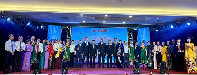 Các đại biểu chụp ảnh kỷ niệm tại cuộc gặp ở Bà Rịa - Vũng Tàu