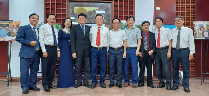 Đại biểu các tổ chức hội chụp ảnh kỷ niệm