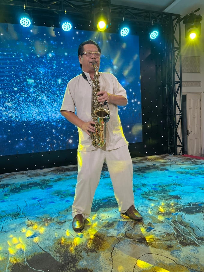 Tối 23/5/2025, trước ngày làm việc chính thức của Hội nghị giao ban, theo truyền thống, đại diện các tổ chức Hội Việt - Nga và các đại biểu về Hải Dương tham dự Hội nghị giao ban đã có buổi giao lưu ẩm thực và văn nghệ sôi nổi, vui tươi, ấm áp tình bè bạn.