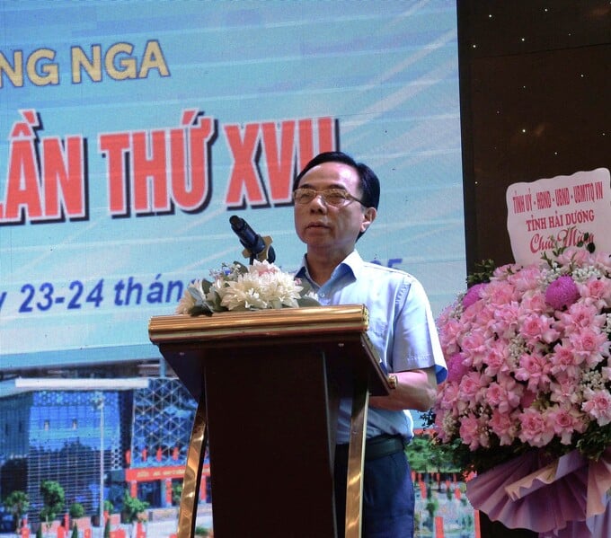 Chủ tịch Hội Hữu nghị Việt - Nga tỉnh Nghệ An phát biểu tham luận tại Hội nghị