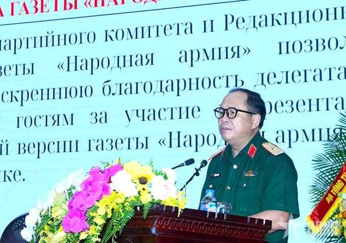 Thiếu tướng Đoàn Xuân Bộ - Tổng biên tập báo Quân đội nhân dân, phát biểu tại buổi ra mắt phiên bản tiếng Nga