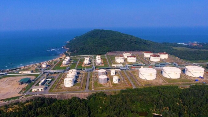 BSR là đơn vị quản lý và vận hành Nhà máy lọc dầu Dung Quất với tổng vốn đầu tư 3 tỷ USD và công suất chế biến 6,5 triệu tấn dầu thô/năm, tương đương 148.000 thùng/ngày.