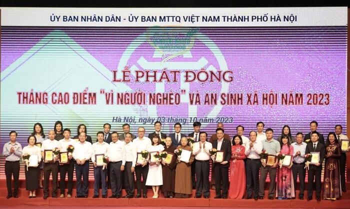 T&T Group là một trong những doanh nghiệp được UBND - Ủy ban Mặt trận Tổ quốc Việt Nam thành phố Hà Nội vinh danh vì những đóng góp tích cực cho công tác giảm nghèo và an sinh xã hội của thành phố. (Nguồn: T&T Group).