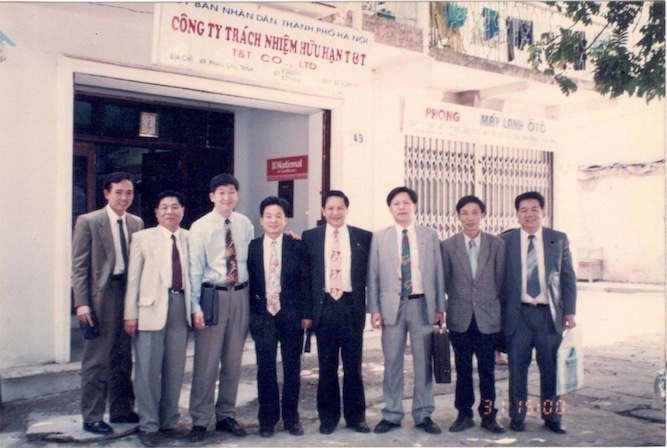 Ông Đỗ Quang Hiển, Nhà sáng lập, Chủ tịch Ủy ban Chiến lược Tập đoàn T&T Group vinh dự là một trong số ít doanh nhân trong lĩnh vực kinh tế tư nhân được trao tặng Huân chương Lao động hạng Nhất, Nhì, Ba. Ảnh: T&T