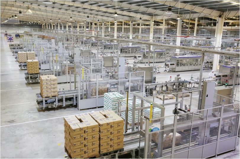Nhà máy sữa Mega của Vinamilk tại Bình Dương được vận hành dựa trên giải pháp tự động hóa Tetra Plant Master cho phép kết nối và tích hợp toàn bộ nhà máy từ nguyên liệu đầu vào cho đến thành phẩm