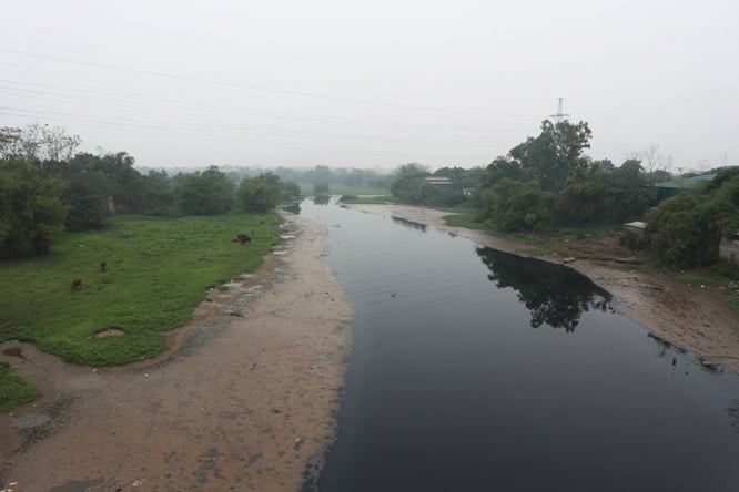 Một đoạn sông Đáy.
