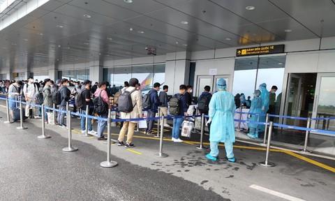 Khách nhập cảnh tại sân bay Vân Đồn được thực hiện các biện pháp phòng chống dịch