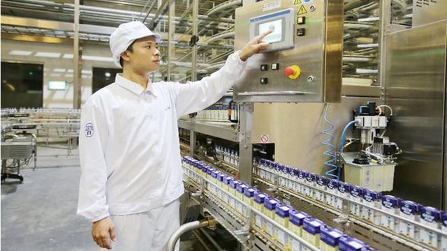 Nhân viên tại các nhà máy, trang trại của Vinamilk đều có điều kiện tiếp cận với các thiết bị, máy móc, công nghệ hiện đại