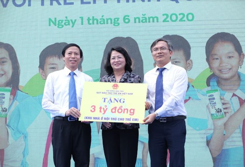 Nhân dịp Tết thiếu nhi, Phó Chủ tịch nước trao tặng tỉnh Quảng Nam khu nhà nội trú cho trẻ em trị giá 3 tỷ đồng.