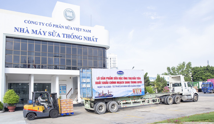 Lô sữa đặc Ông Thọ được Vinamilk xuất khẩu đi Trung Quốc trong tháng 4-2020