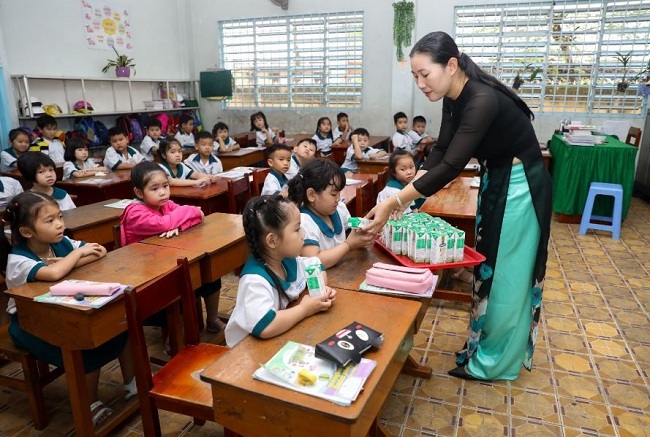 Hơn 46.300 học sinh mầm non, tiểu học công lập tại Vĩnh Long đang được thụ hưởng chương trình Sữa học đường trong năm học 2020-2021.