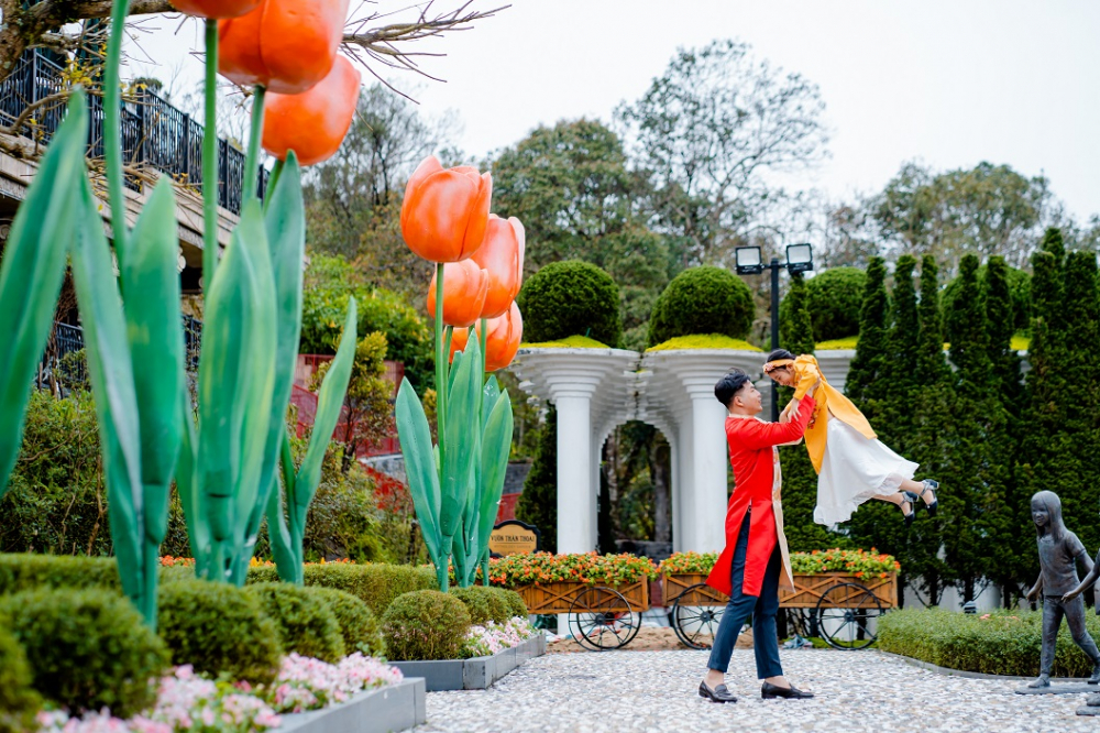 Những bông tulip khổng lồ tại Sun World Ba Na Hills