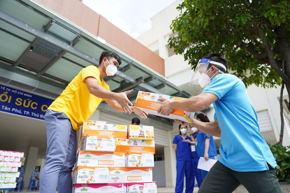 Hơn 110.000 sản phẩm dinh dưỡng Vinamilk đã được tăng cường tiếp sức tuyến đầu tại các trung tâm hồi sức tích cực tại TP. Hồ Chí Minh, Bình Dương, Đồng Nai