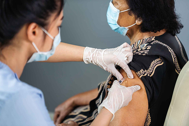 Triển khai tiêm chủng để đạt miễn dịch cộng đồng là yêu cầu tiên quyết của việc mở cửa du lịch quốc tế