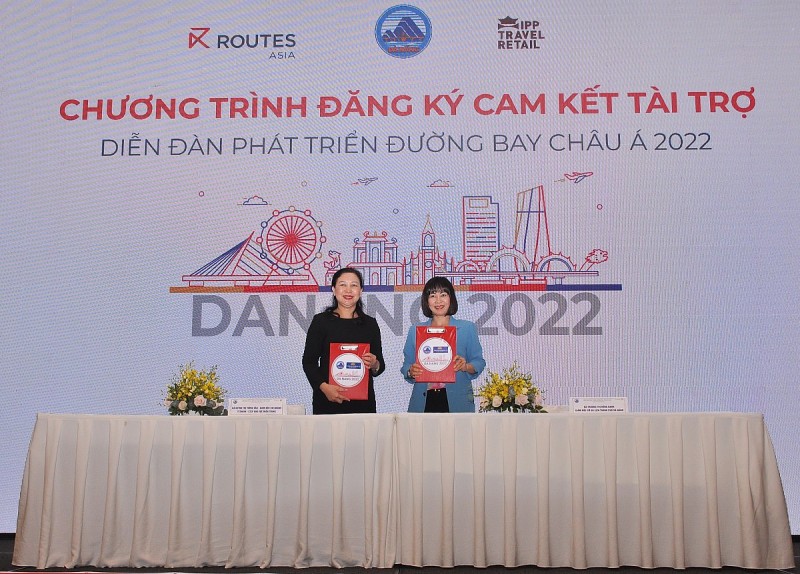 dai-dien-vietnam-airlines-ky-ket-dang-ky-tham-gia-tai-tro-su-kien-routes-asia-2022