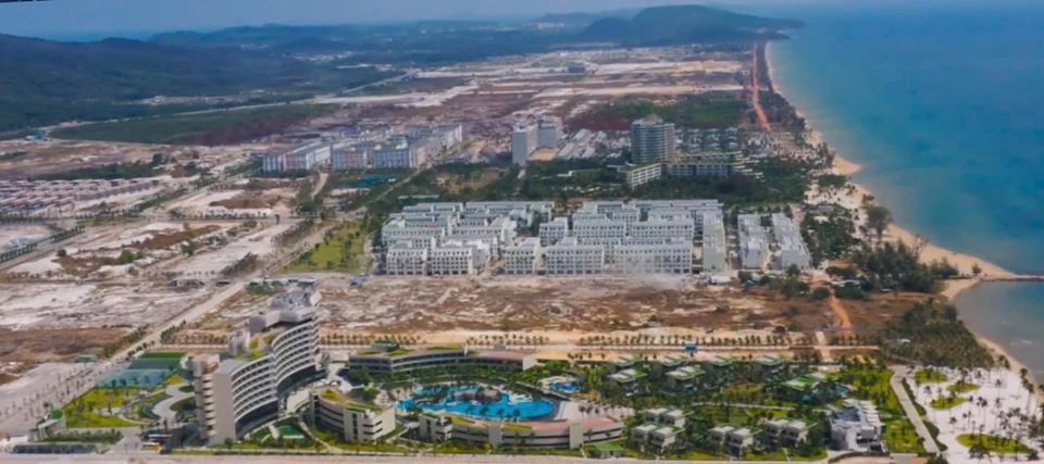 Nhiều khu đất theo quy hoạch là đất công trình công cộng, cây xanh, mặt nước BQL Khu kinh tế Phú Quốc đã giao hoặc cho nhà đầu tư thuê đất với mục đích thương mại, dịch vụ tại Bãi Trường.