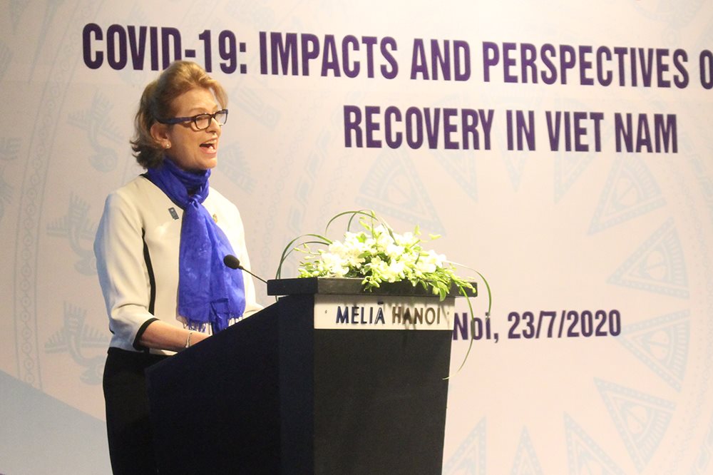 Bà Caitlin Wiesen, Đại diện thường trú của UNDP tại Việt Nam phát biểu tại hội thảo
