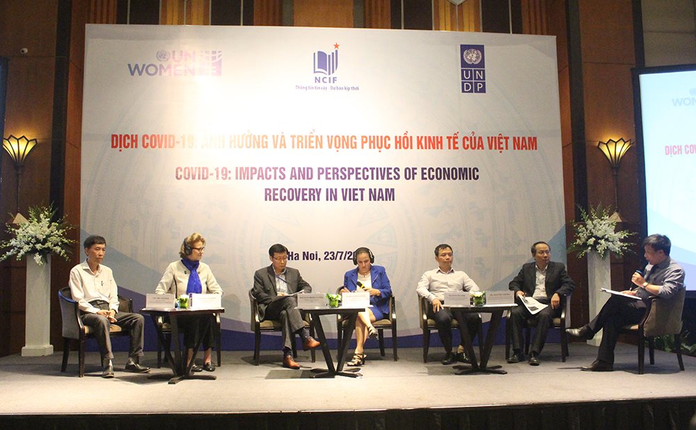 Phiên thảo luận về vấn đề Phục hồi tăng trưởng kinh tế cho Việt Nam