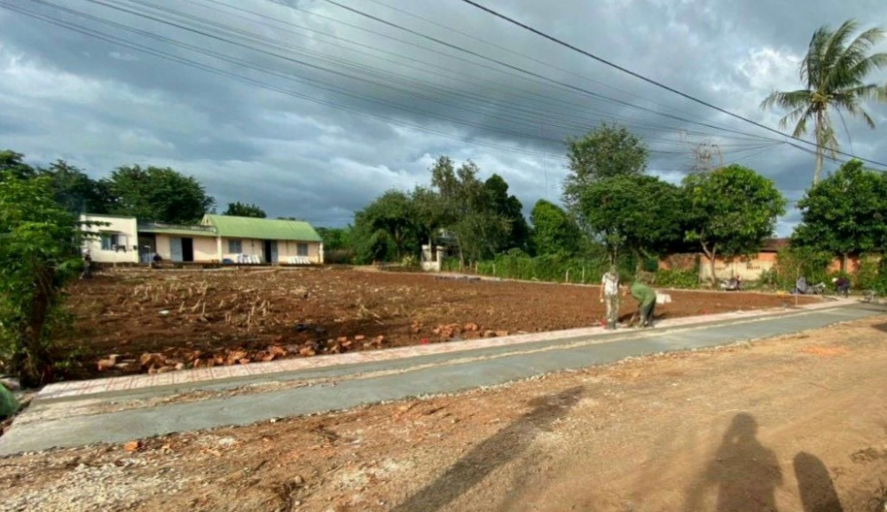 Khu đất tại xã Cuôr Đăng, huyện Cư M’gar cũng tự ý mở đường, rao bán rầm rộ