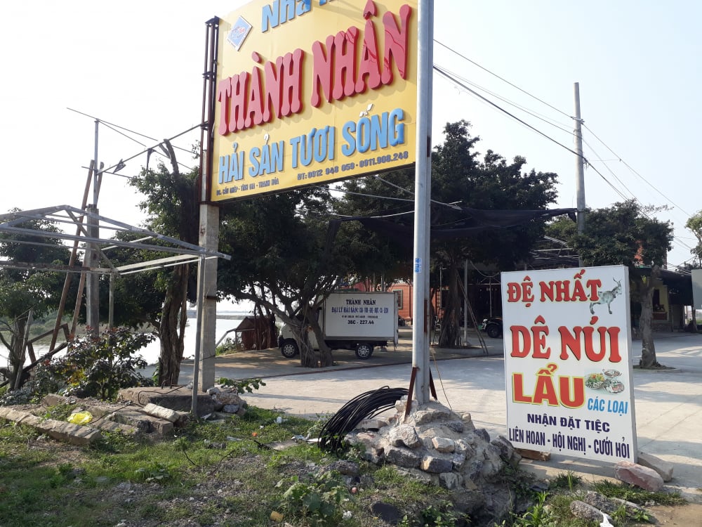 Ngoài nhà hàng Dung Nhàn thì còn có Nhà Hàng Thành Nhân cũng bị người dân phản ánh hiện tượng tiêu cực.