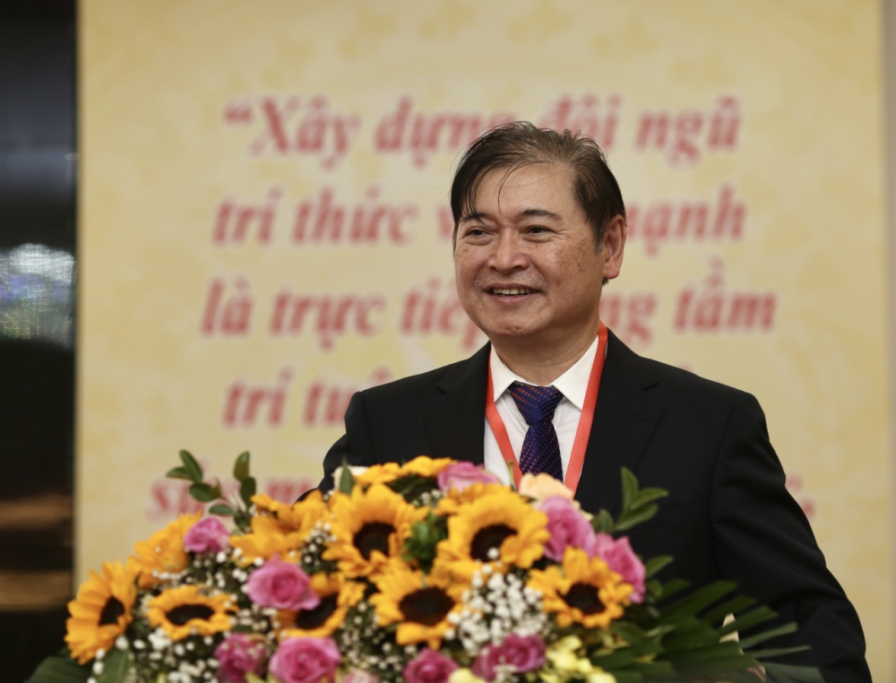 Anh 1: Tân chủ tịch Liên hiệp các Hội Khoa học và Kỹ thuật Việt Nam phát biểu nhận nhiệm vụ