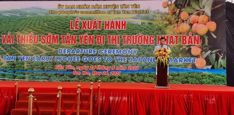 Ông Phan Thế Tuấn, Phó Chủ tịch UBND tỉnh Bắc Giang phát biểu chỉ đạo tại Lễ xuất hành vải thiều sớm huyện Tân Yên đi thị trường Nhật Bản sáng 26/5/2021