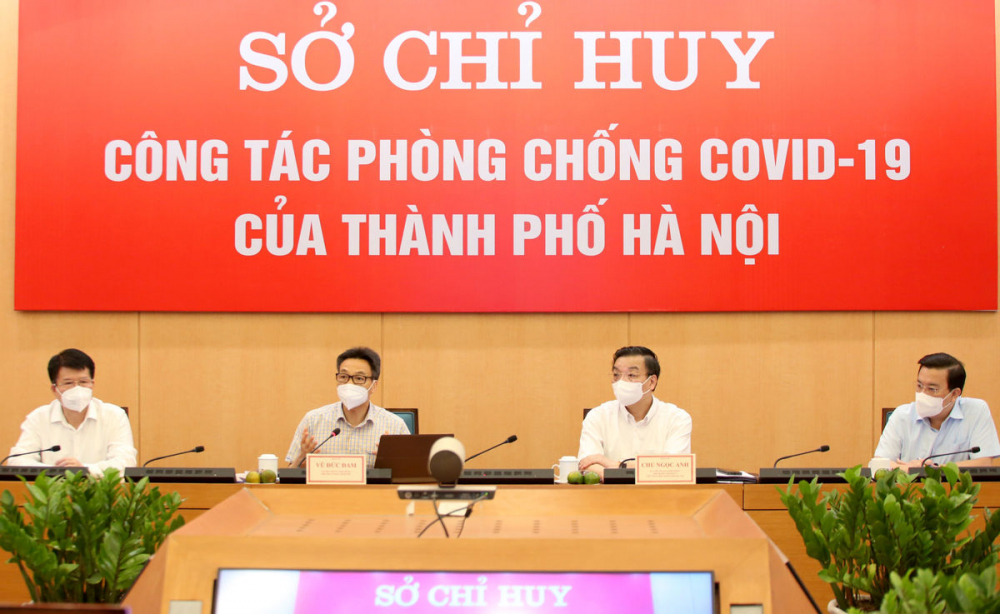 Phó Thủ tướng Vũ Đức Đam làm việc với Sở Chỉ huy phòng chống dịch Thành phố Hà Nội. Ảnh VGP/Đình Nam