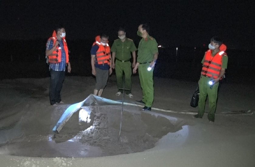 Phòng cảnh sát môi trường Công an tỉnh Hà Nam phát hiện tại bãi của Vũ Hữu Thanh 35,7 nghìn m3 cát không rõ nguồn gốc.