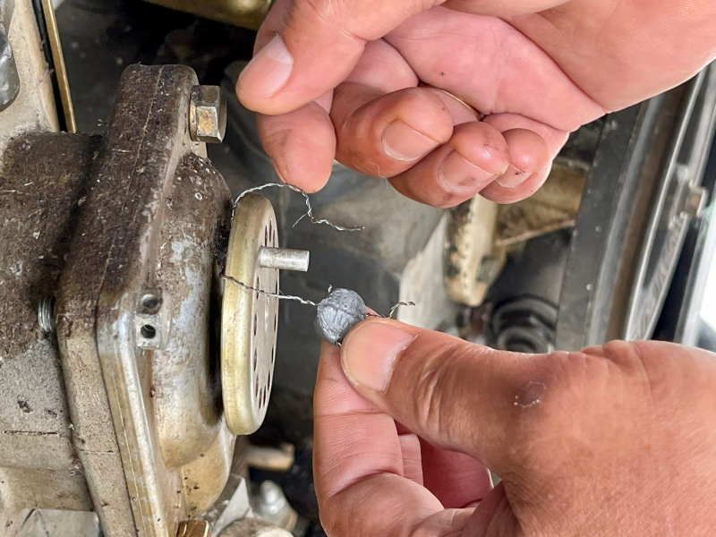 Cột đo nhiên liệu dầu diesel bị tháo dỡ niêm phong, kẹp chì