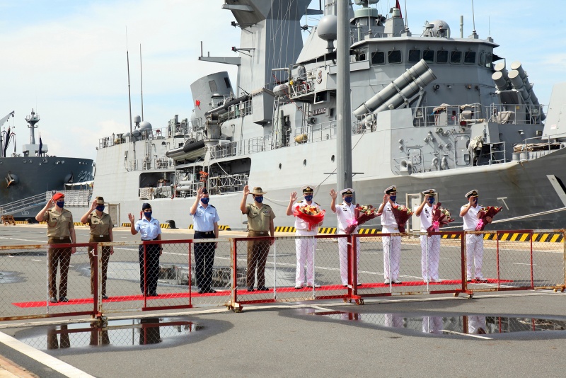 Lễ đón chính thức Nhóm Tác Chiến Nỗ Lực Ấn Độ Dương-Thái Bình Dương 2021 khi đội tàu đến Cảng quốc tế Cam Ranh dành cho Đề đốc Mal Wise, chỉ huy Lực lượng Tác Chiến Nỗ Lực Ấn Độ Dương-Thái Bình Dương 2021 cùng chỉ huy tàu Đổ bộ Trực thăng HMAS Canberra, Tàu Hộ vệ trực thăng HMAS Anzac, tàu hậu cần Sirus cùng thủy thủ đoàn