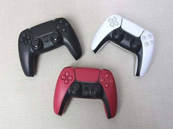 heres-a-look-at-the-new-midnight-black-and-cosmic-red-ps5-dualsense-controllers-in-person-2-1629