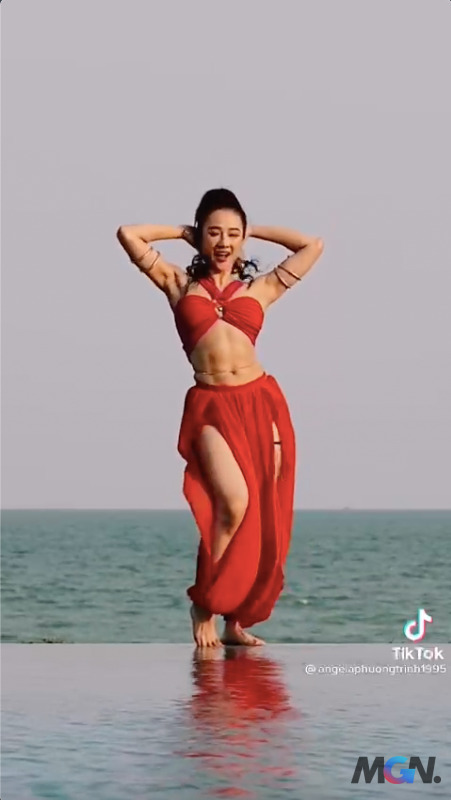 Vừa gia nhập Tiktok, Angela Phương Trinh đã thu về hơn 4 triệu view bằng clip múa bụng bốc lửa 2